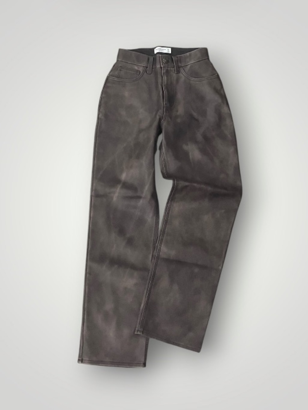 New Abercrombie & Fitch 90s
Relaxed High Rise Curve Love Vegan Leather Pants